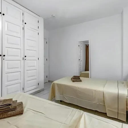 Magnificent Beachfront Apartment *